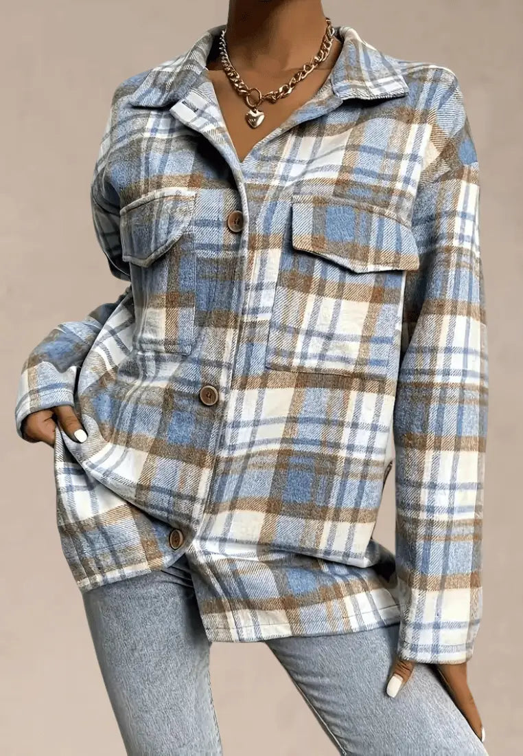 Niebieska koszula damska flanelowa w kratę z kieszenią i długim rękawem