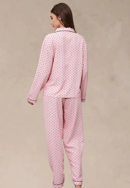 Różowy komplet piżamowy damski z długim rękawem i spodniami w groszki