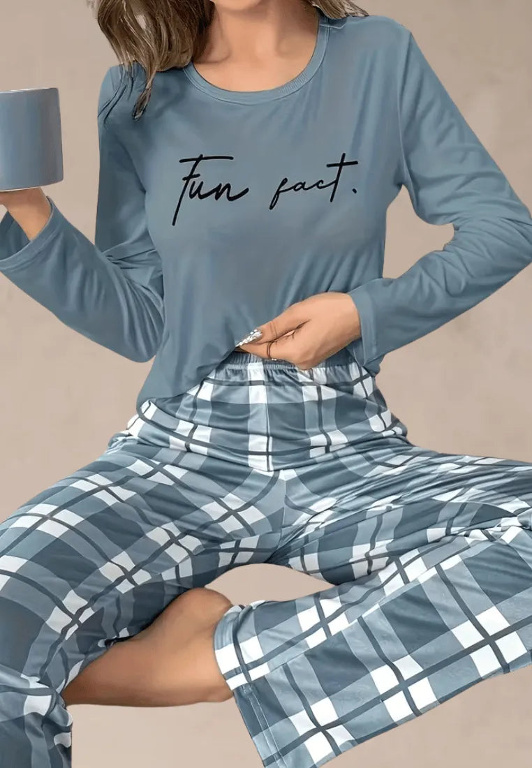 Niebieski komplet piżamowy damski z długim rękawem i spodniami w kratę