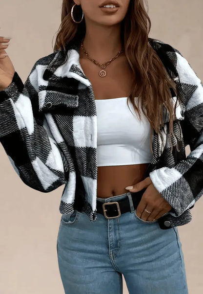 Czarno-biała koszula damska flanelowa krótka w kratę z długim rękawem