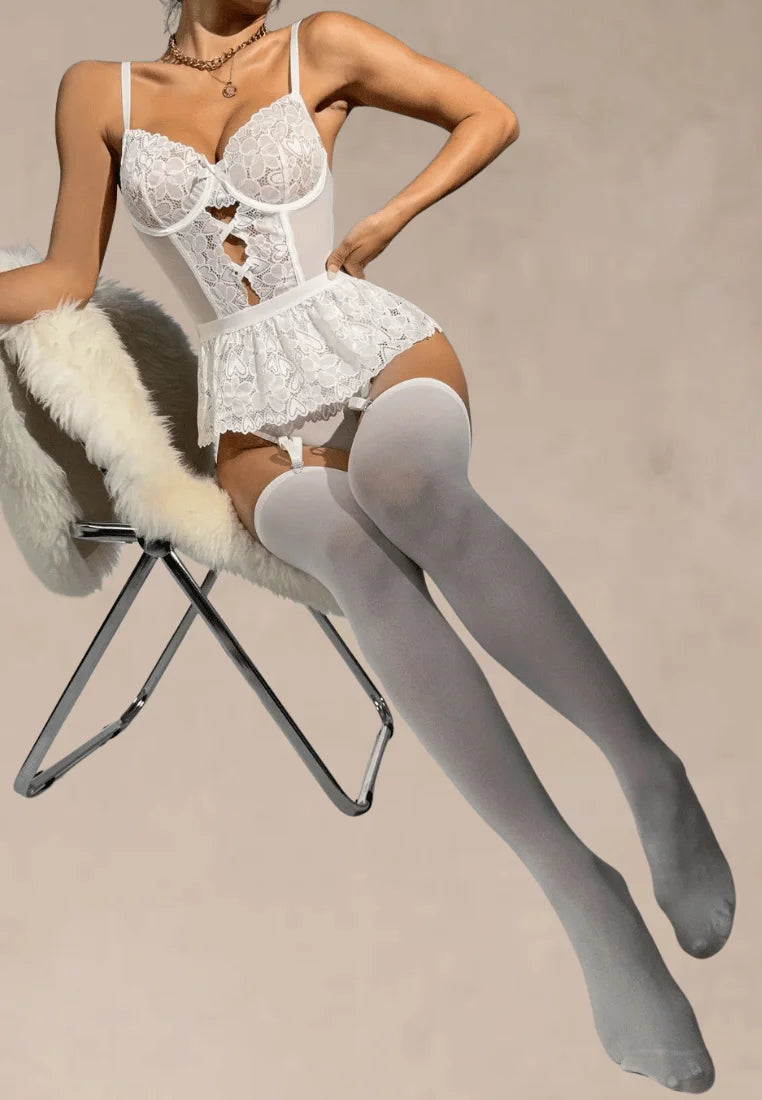 Biały zestaw bielizny damski koronkowy z fiszbinami i pasem do pończoch