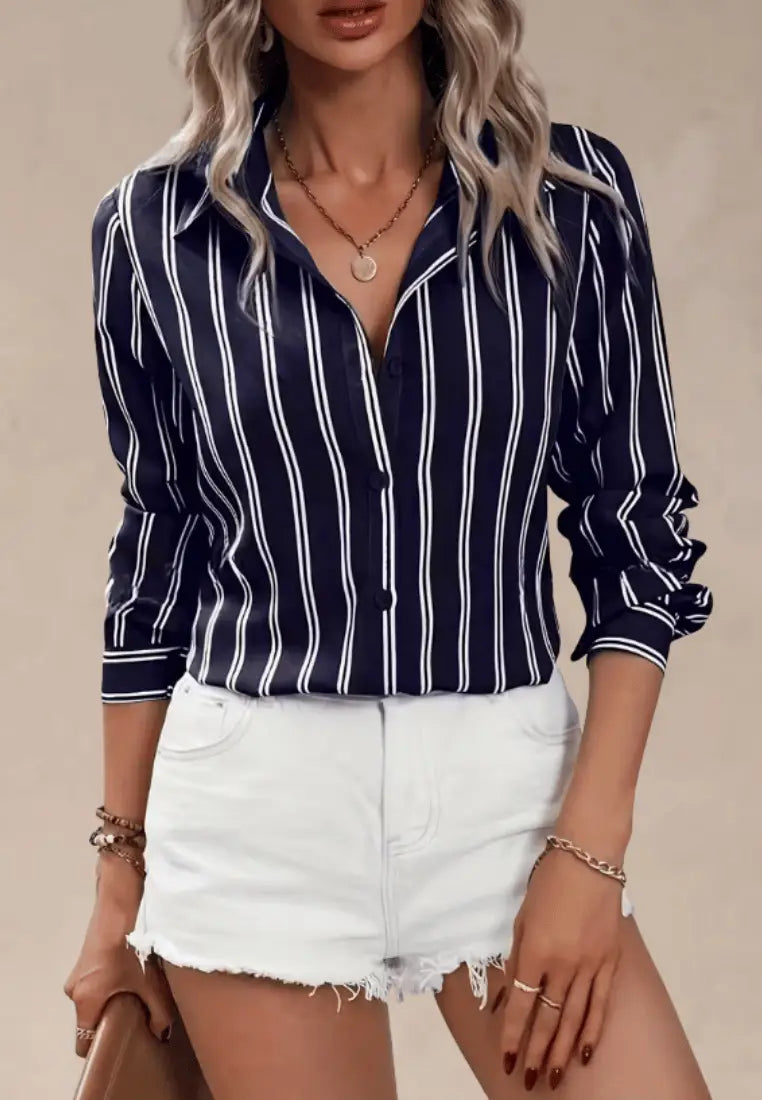 Granatowa koszula damska w paski slim fit z klasycznym kołnierzykiem