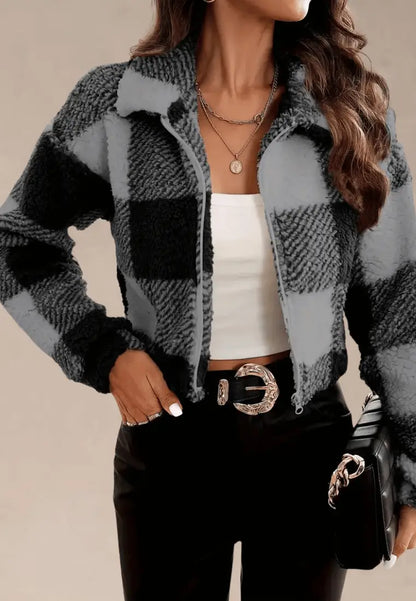 Szara kurtka damska polarowa krótka w kratę na zamek