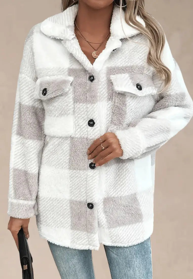 Jasnobeżowa kurtka damska polarowa długa w kratę z guzikami