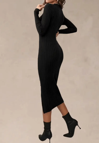 Czarna sukienka dzianinowa z długim rękawem i rozcięciem