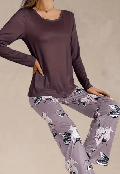 Fioletowy komplet piżamowy damski z długim rękawem i długimi spodniami w kwiaty