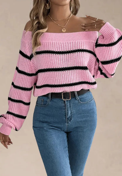 Różowy sweter damski w czarne paski z odkrytymi ramionami