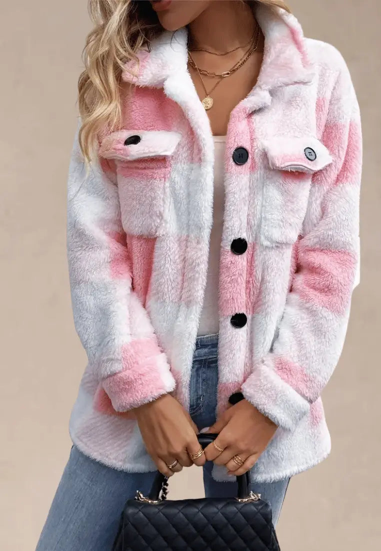 Różowa kurtka damska polarowa długa w kratę z guzikami