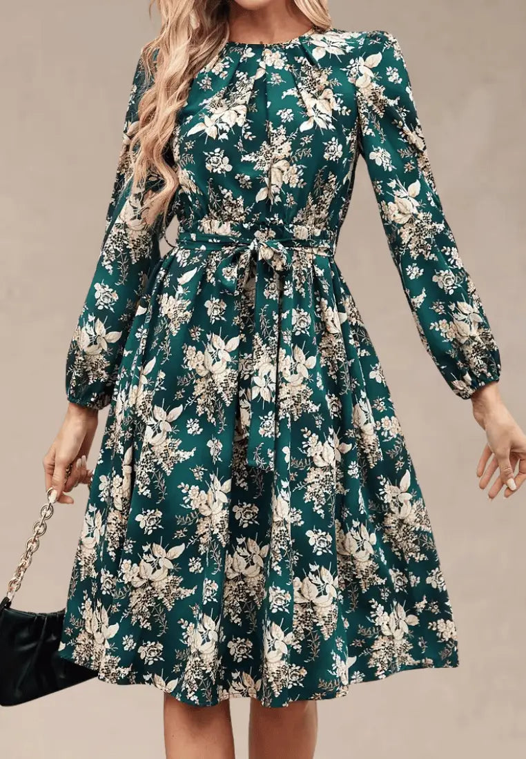 Zielona sukienka midi  w kwiaty z paskiem i długim rękawem