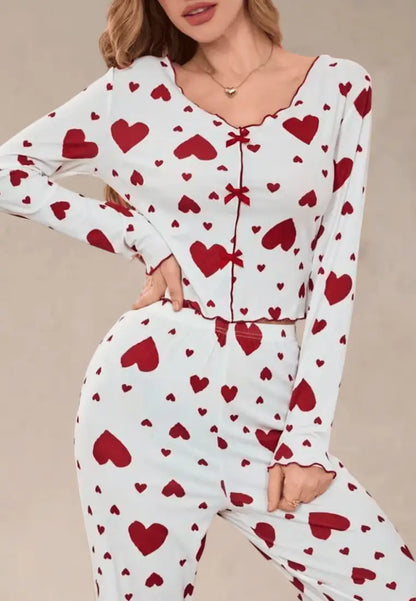 Biały komplet piżamowy damski z długim rękawem i długimi spodniami w czerwone serca