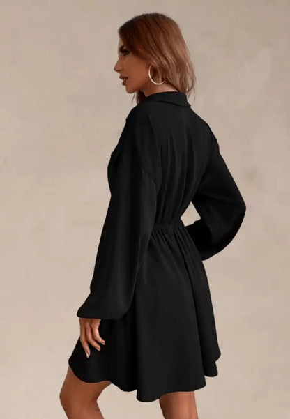 Czarna sukienka koszulowa z długim rękawem