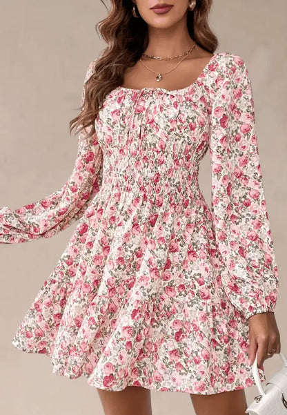Różowa sukienka w kwiaty marszczona z długim rękawem