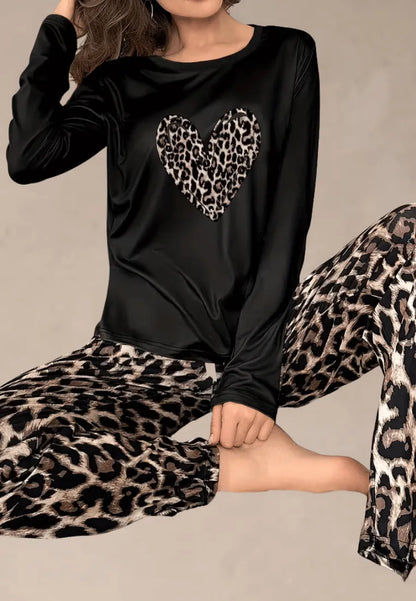 Czarny komplet piżamowy damski z długim rękawem i długimi spodniami w panterkę