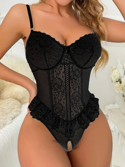 Czarne koronkowe gorsetowe body z falbanką i wycięciem