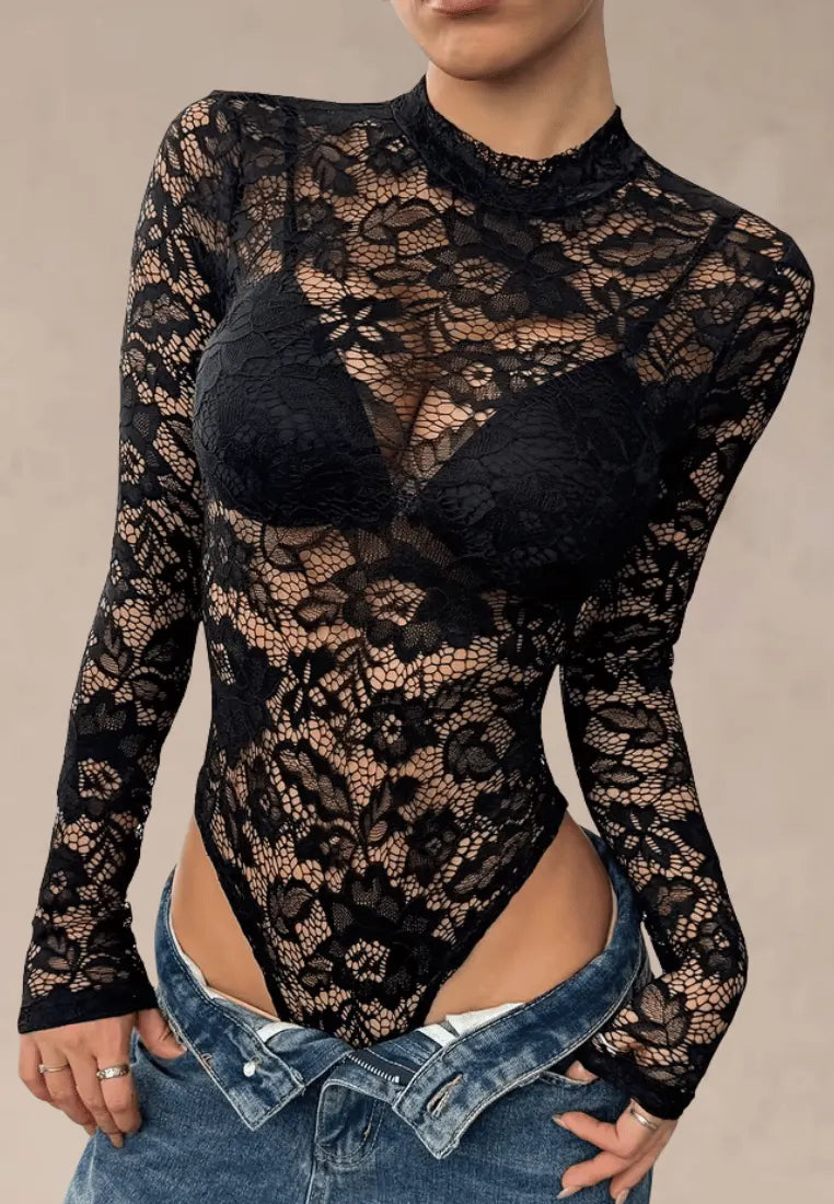Czarne body damskie koronkowe z długim rękawem i półgolfem