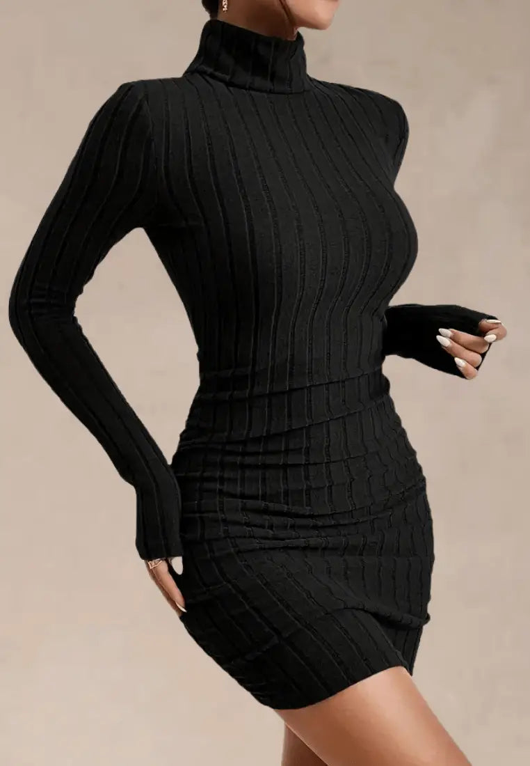 Czarna sukienka dzianinowa dopasowana z golfem i długim rękawem