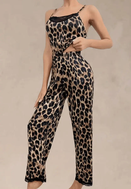 Brązowy komplet piżamowy damski na ramiączkach z długimi spodniami i koronką