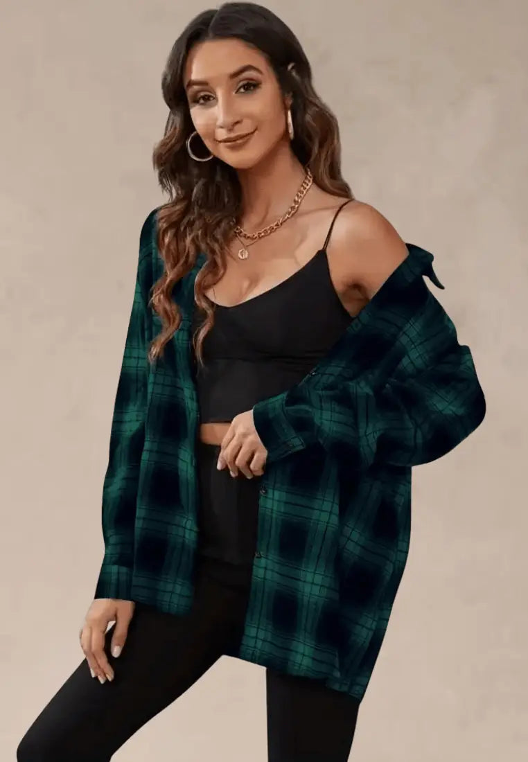 Zielona koszula damska flanelowa w kratę z kołnierzykiem i długim rękawem