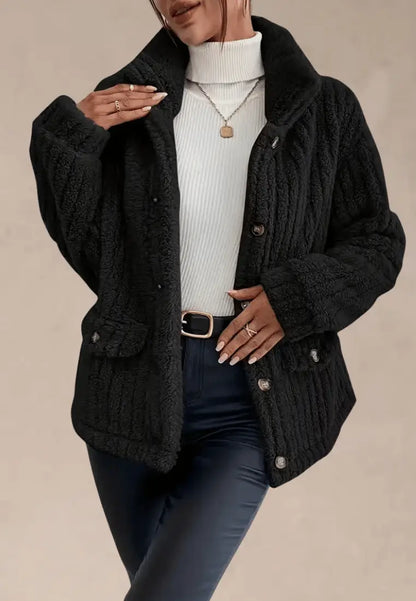 Czarna kurtka damska polarowa oversize pikowana z guzikami