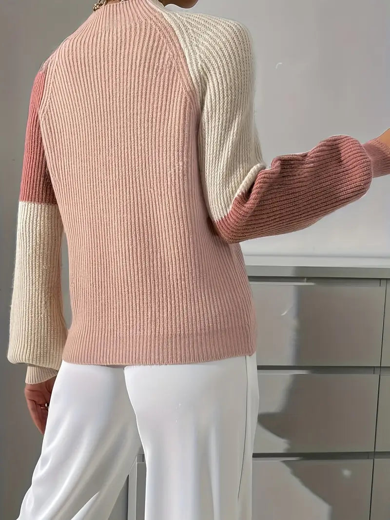 Sweter damski w odcieniach pudrowego różu i ecru z szerokimi rękawami