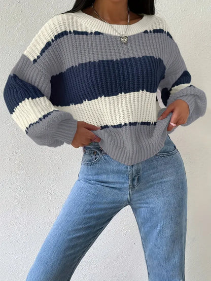 Sweter w szerokie pasy w odcieniach białego z niebieskim Granatowy
