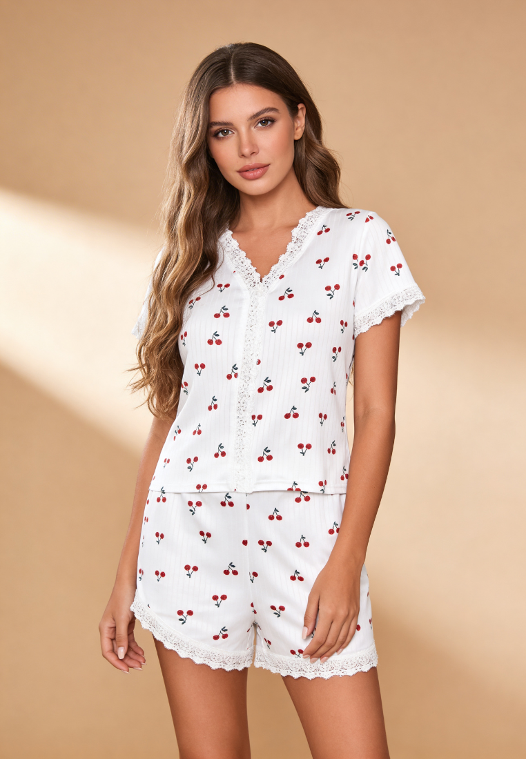 Biały komplet piżamowy damski z krótkim rękawem i spodenkami w wiśnie