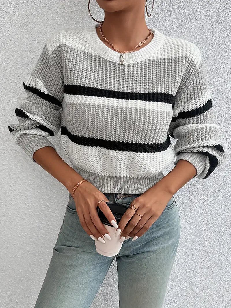 Sweter w szare i czarne pasy o luźnym kroju
