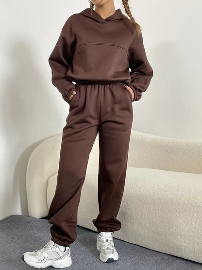 Brązowy damski dres z kapturem i spodniami jogger
