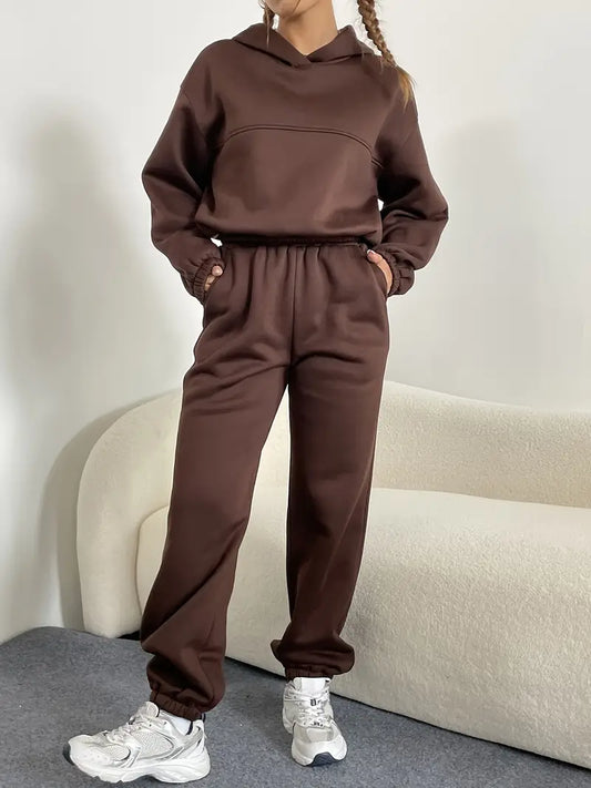Brązowy damski dres z kapturem i spodniami jogger