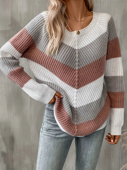 Sweter damski w paski beżowo-szaro-białe o kroju oversize