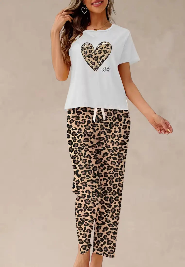 Biały komplet piżamowy damski z t-shirtem i spodniami w panterkę