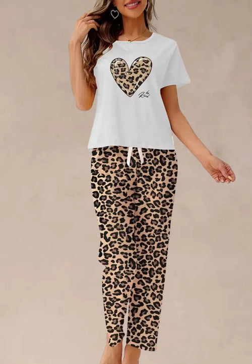 Biały komplet piżamowy damski z t-shirtem i spodniami w panterkę