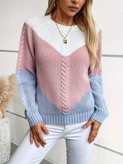 Sweter damski w pastelowe bloki kolorów z warkoczowym splotem